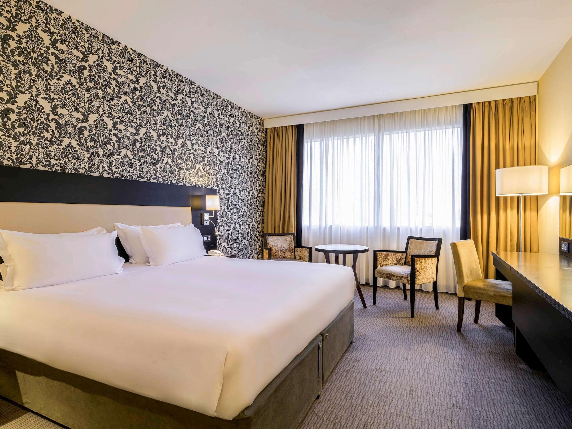 Mercure South Hotel 4*